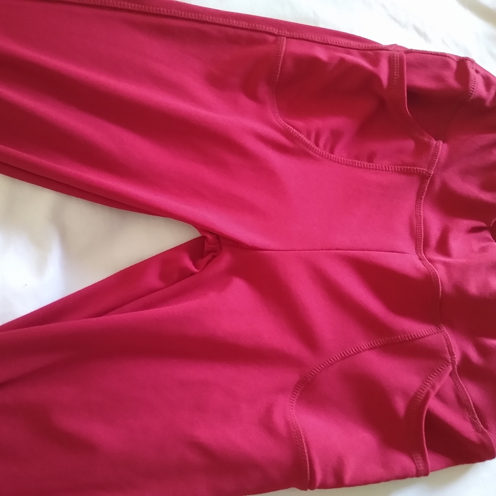 Crop length leggings with pockets